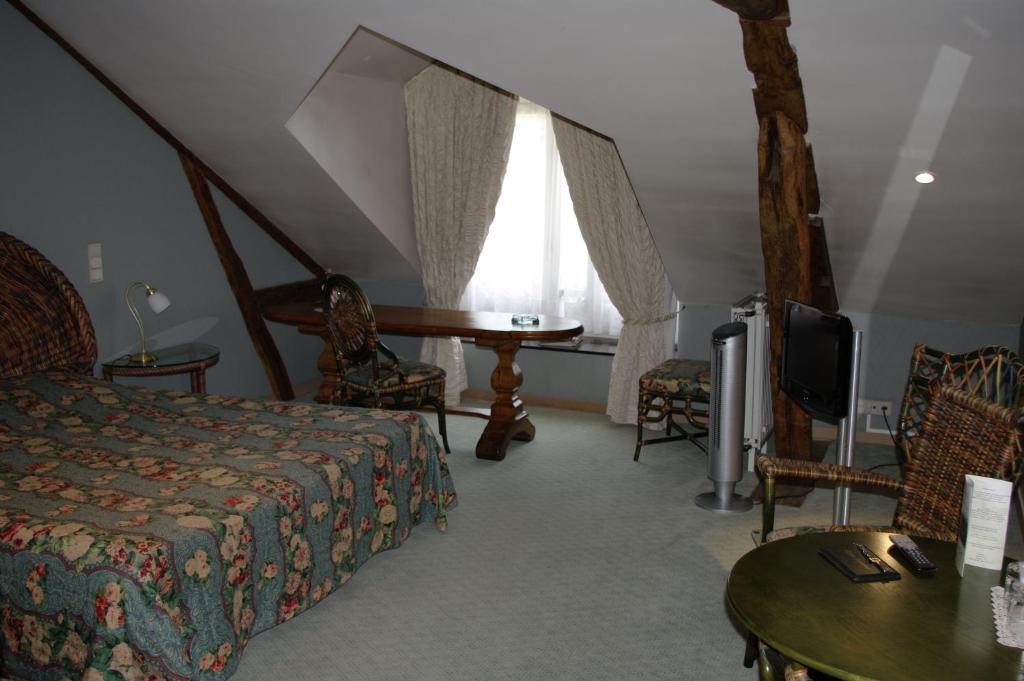 Chateau D'Hassonville Aye Quarto foto